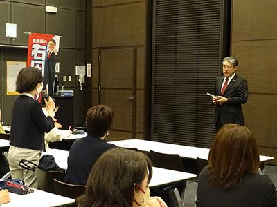 石田まさひろ参議院議員を囲む会の様子1